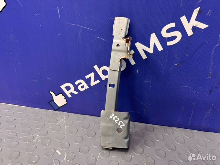 Направляющая стекла двери задняя левая Renault