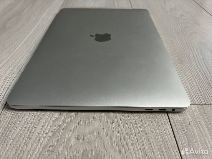 MacBook Pro 13 2017 8/256 Retina Core i5 touch bar