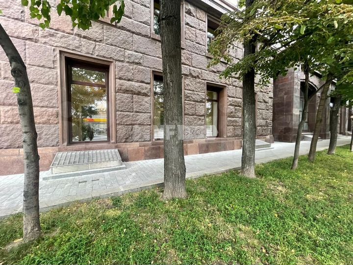 Продам торговое помещение, 1002.5 м²