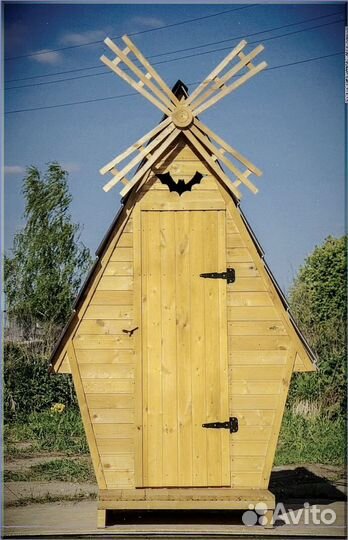 Уличный туалет с декором XHN