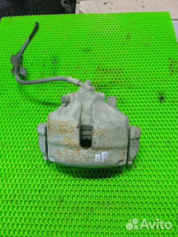 Суппорт правый volkswagen Passat B7 передний