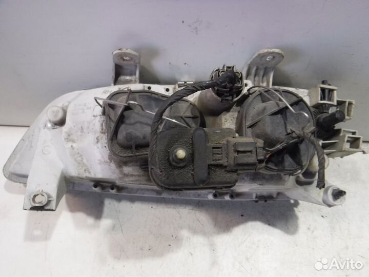 Фара правая Nissan Primera P11