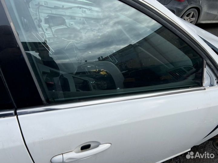 Молдинг стекла передний правый Renault Latitude