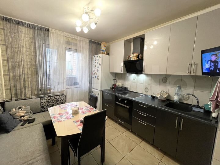 2-к. квартира, 56 м², 3/17 эт.