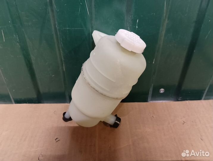 Бачок гидроусилителя Mitsubishi Pajero 3 2000-2006