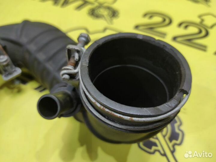 Патрубок воздушного фильтра Toyota Ist NCP60