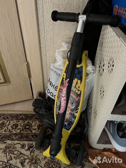 Самокат Hotweels трехколесный