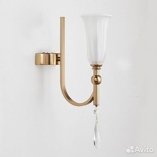 Бра настенный металлический со стеклом