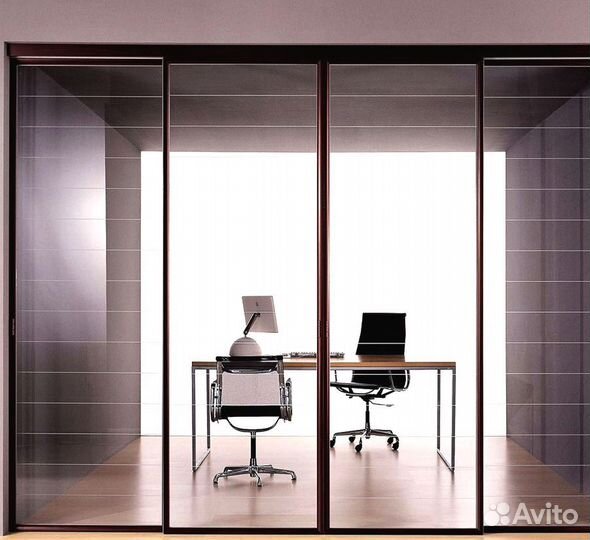 Стеклянная дверь