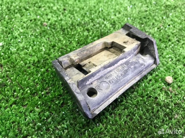 Накладка на крыло задняя правая Audi A8 Quattro D2