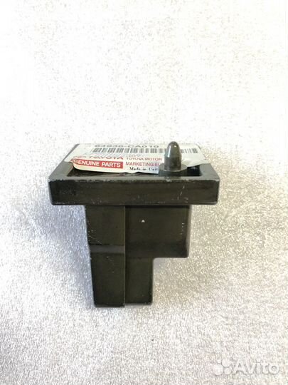 Кронштейн шторки лев toyota Avensis T250 2003-2009