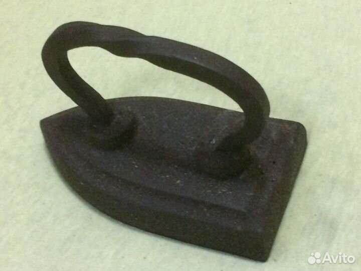 Чугунный утюг