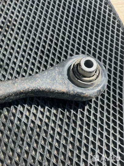 Рычаг поперечный зад/прав VW Passat cc