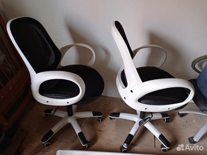 Кресло белое импортное удобное