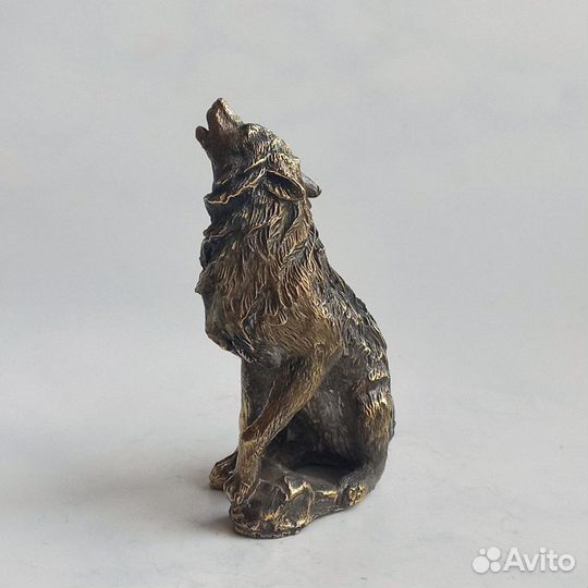 Бронзовая статуэтка волк. Литьё