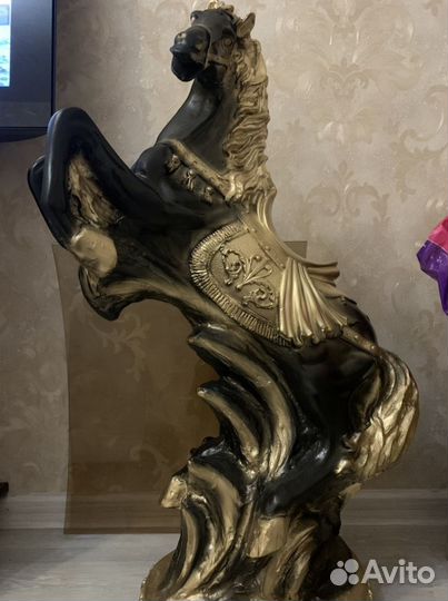 Статуэтки вазы