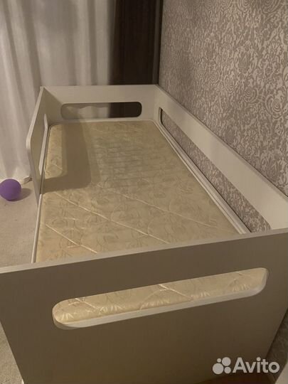 Детская кровать с матрасом, выдвижными ящиками