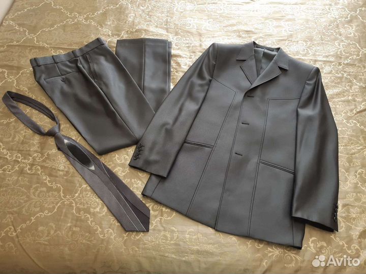 Стильный молодёжный мужской костюм