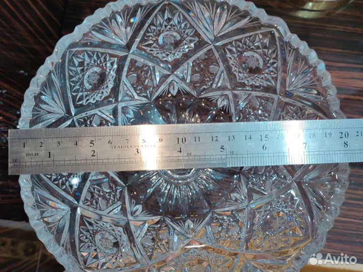 Ваза для фруктов на ножке