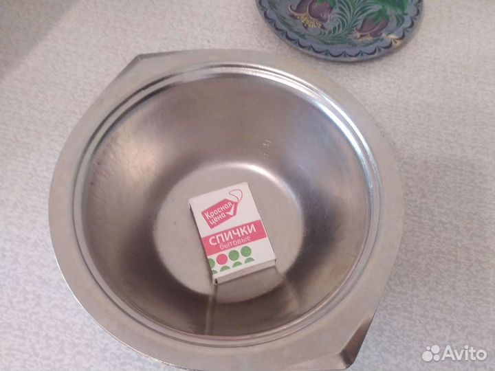 Посуда(тарелки,чайная пара,столовые)