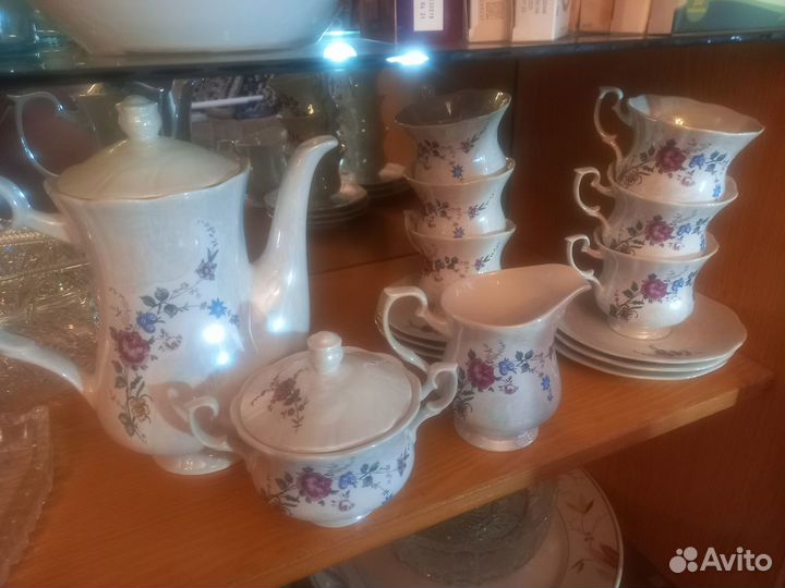 Посуда. Стекло. Тарелки. Рюмки. Вазы