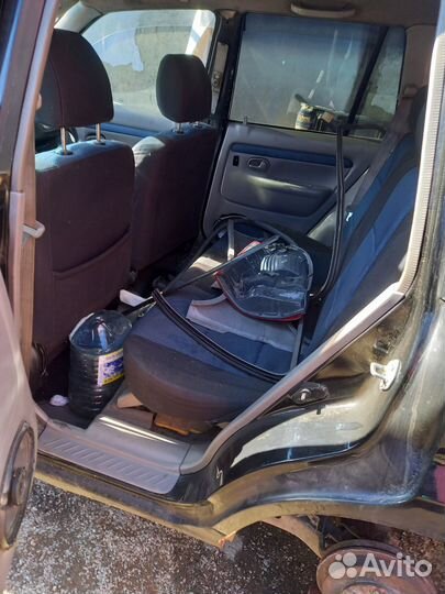 Запчасти Mazda Demio 2002 год