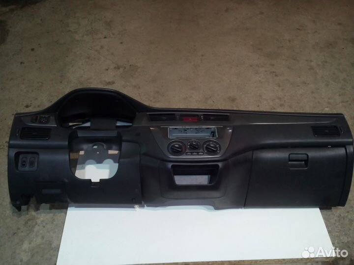 Торпедо /панель с подушкой mitsubishi lancer 9