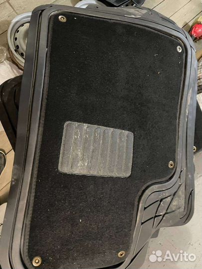 Универсальные резиновые коврики