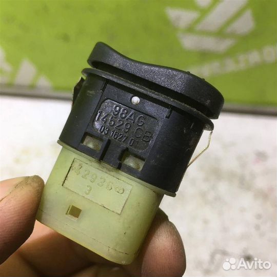 Кнопка стеклоподъемника Форд Фокус 1