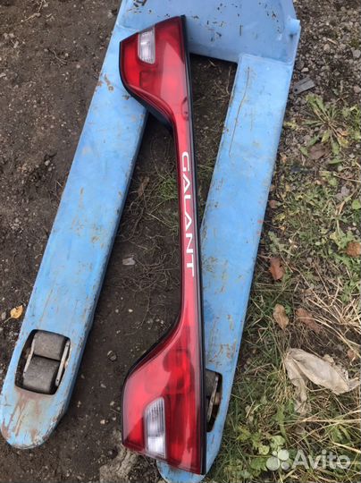 Фонарь в крышку багажника Mitsubishi Galant 7