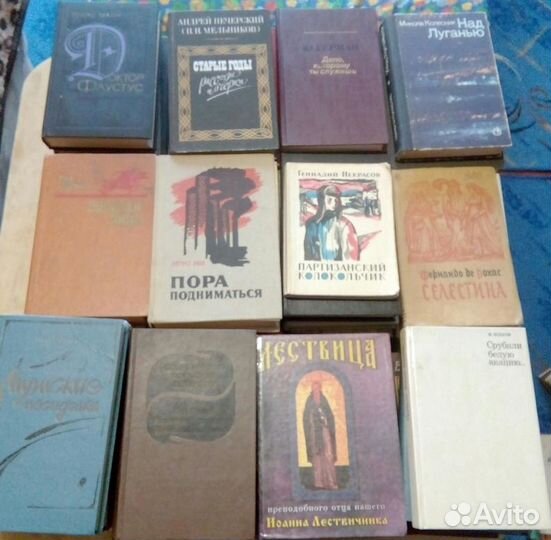 Книги в ассортименте