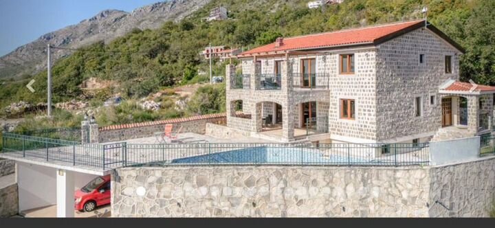 Дом 466 м² на участке 588 м² (Черногория)