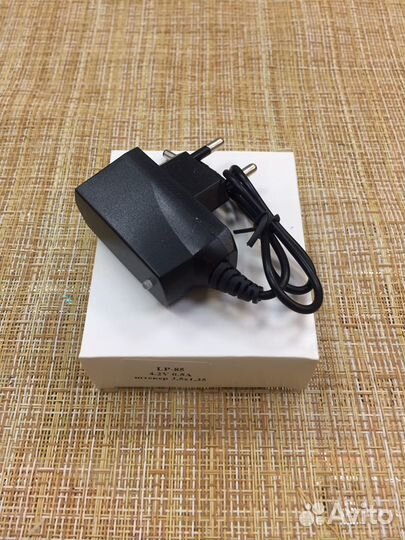 Блок питания 4.2V 0.5A разъем 3,5х1,35 (LP-85)