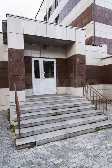 Продам нежилое помещение на первой линии-260 кв.м