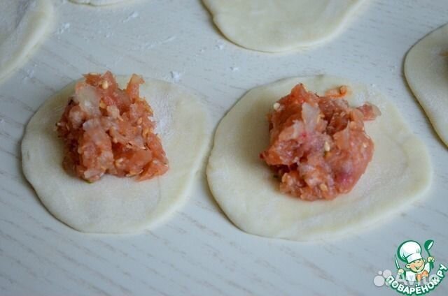 Пельмени с красной рыбой