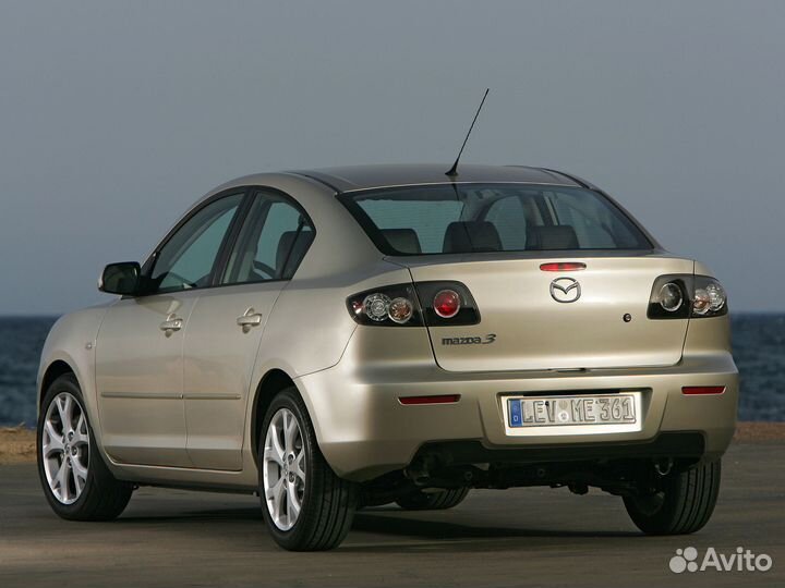 Заднее стекло Мазда 3 бк