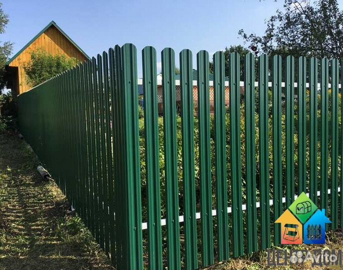 Забор из евроштакетника