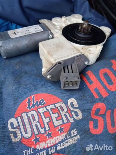 Мотор стеклоподъёмника передний левый Тойота Авенс