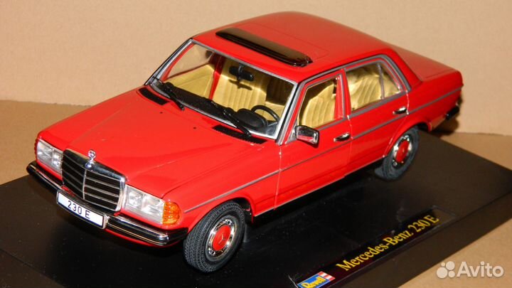 Mercedes-Benz 230E W123 Red 1983 Revell 1/18