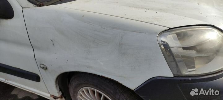 Крыло переднее правое Peugeot Partner 1