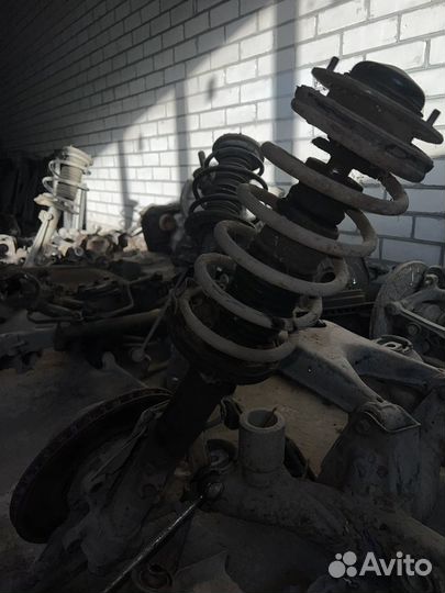 Передние стойки bmw 7 e32