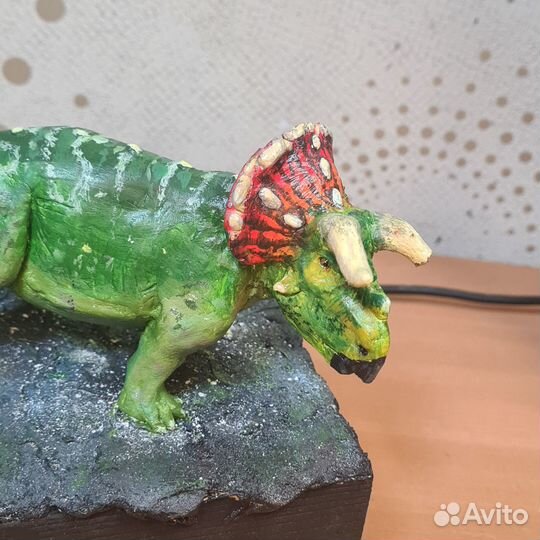 Скульптура трицератопса ручной работы