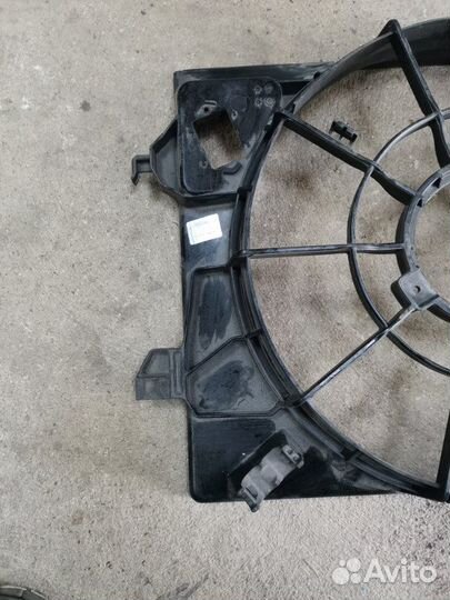 Диффузор радиатора Hyundai Solaris 2012