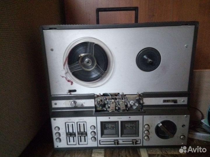 Марки красивые,два альбома