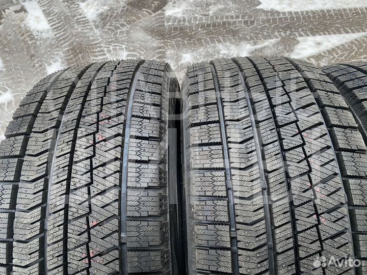 Bridgestone Blizzak Ice 215/55 R17 98T