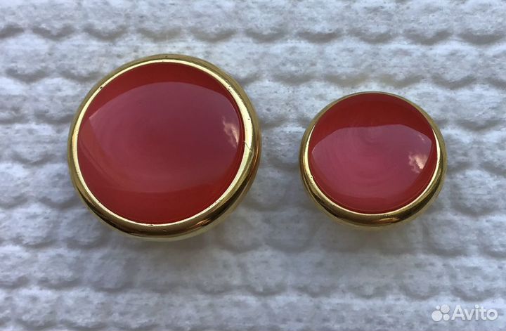 Пуговицы красные с «золотым» ободком комплект
