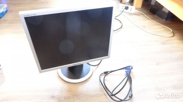 Монитор Samsung Syncmaster 740n