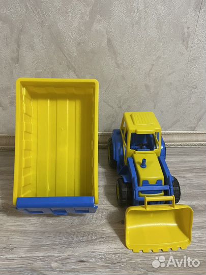 Игрушка Трактор