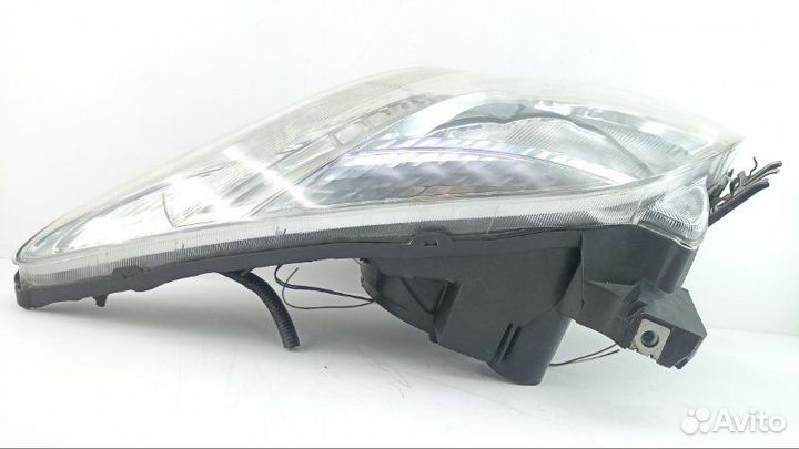 Фара правая Toyota Prius NHW20
