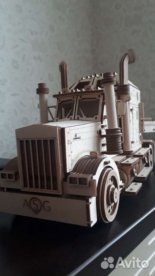 Деревянная сборная модель автомобиля